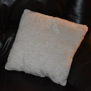 Toss Pillow Gray. Fiber Cover: Faux Fur. 100% Polyester. 18 in x 18 in